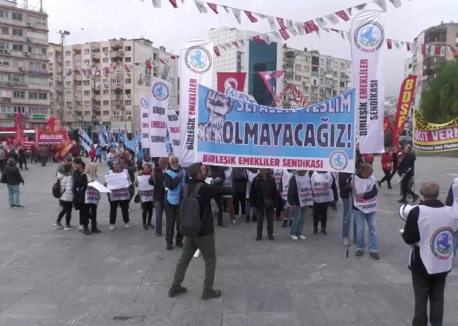 İzmir’de İşçi ve Emekliler Protesto Düzenledi